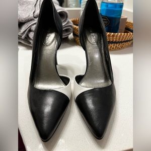 Eva & Zoe black and white heels - never worn!